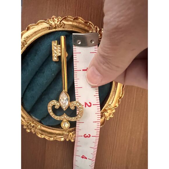 Vintage Napier Gold Tone Key Pin Brooch with Rhinestones - Picture 6 of 6